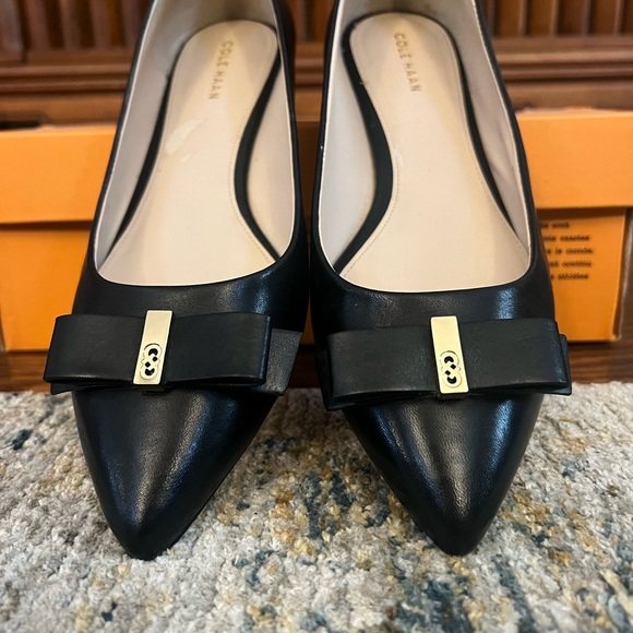 Cole Haan sleek black flats, pointed toe with bow. Size 8B. - Picture 6 of 8